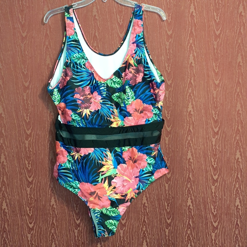 SWIMSUIT ONE PIECE FLORAL SWIMSUIT WOMEN'S SIZE 4XL NWOT